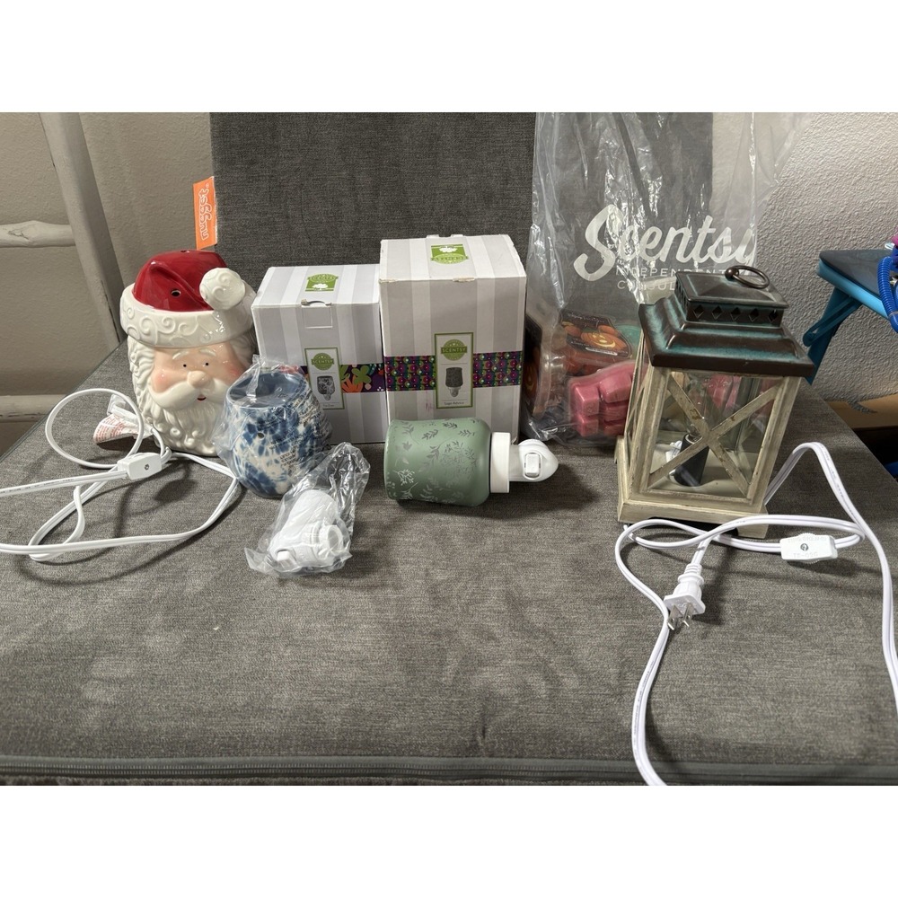 Scentsy Ceramic Santa Red & White Warmer with Assorted Holders
